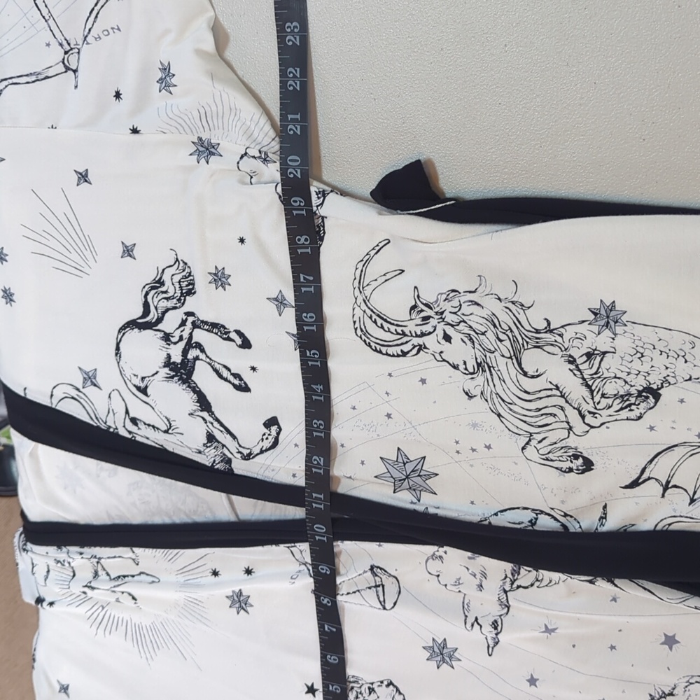 Soma, Cool Nights, Heavenly Zodiac Kimono Style Robe. Size, Small/Medium - Picture 6 of 8